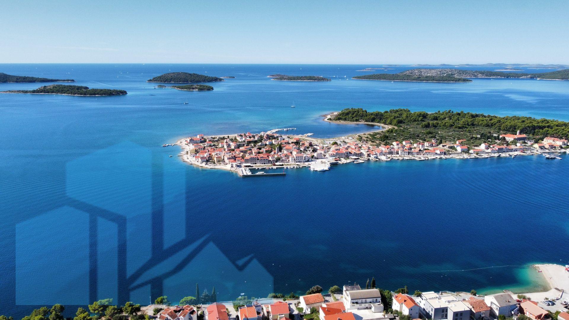 Brodarica, Šibenik - Stan sa vrtom i pogledom na mora - A