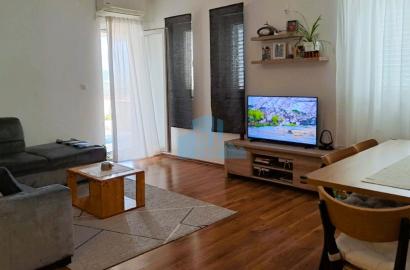 Stan s garsonjerom i terasom s pogledom na more, Baldekin, Šibenik