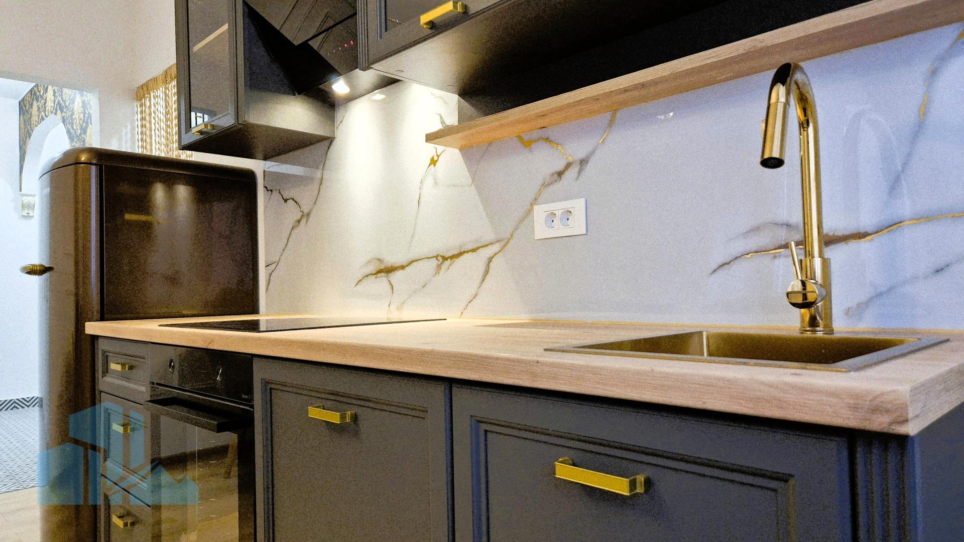 Stan u staroj jezgri – kompletno adaptiran 2026 - useljiv, top lokacija blizu Poljane