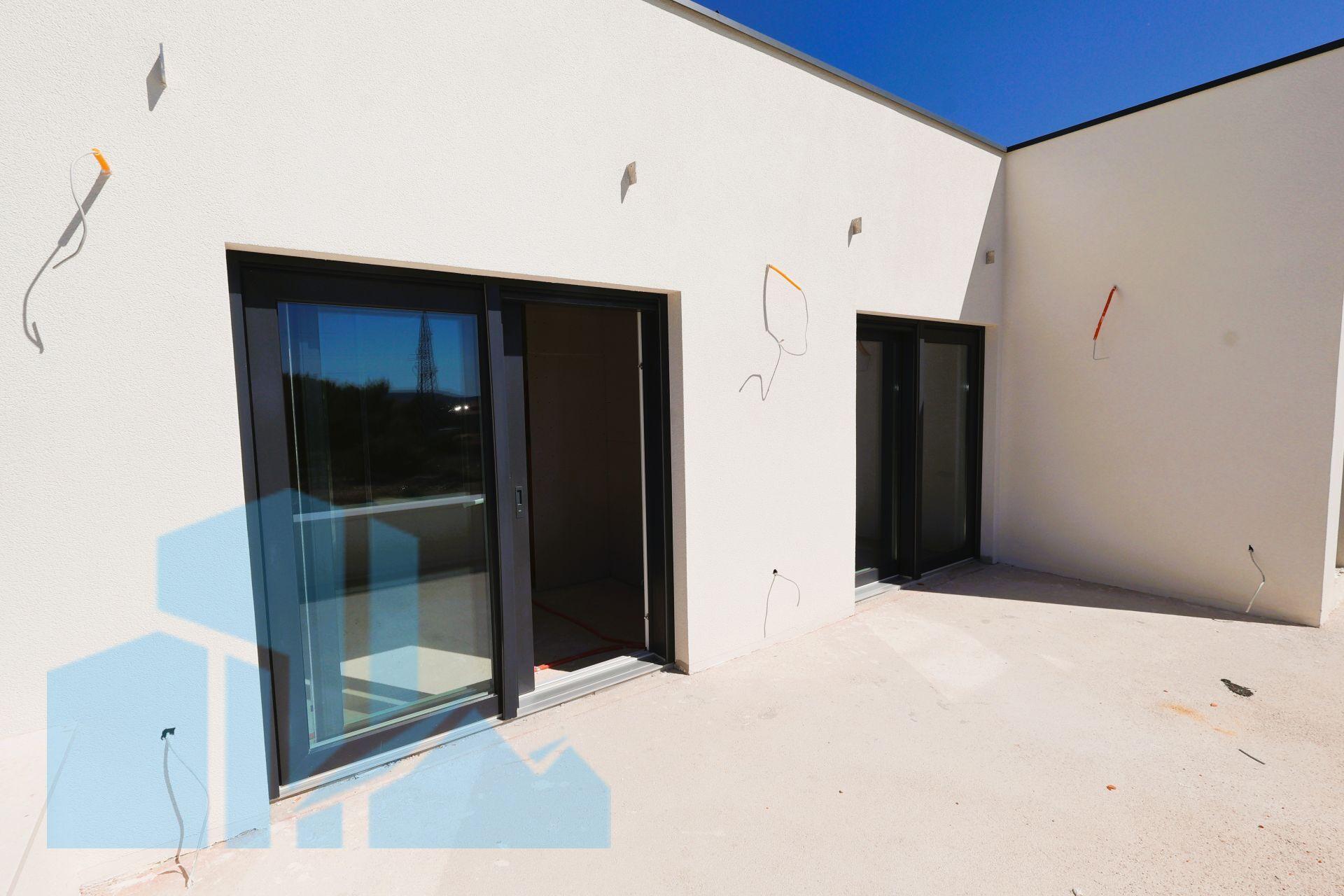 Kuća: Vodice 176m2 – Luksuzna novogradnja s bazenom i modernom arhitekturom